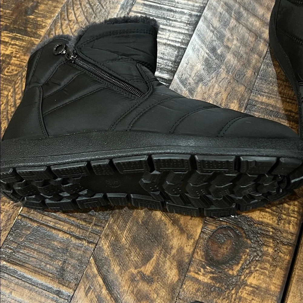 Women's Black lined Winter Boots waterproof warm